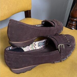 Skechers women’s sneakers Dark Brown Suede Loafers with Stud Details‎ size 9,5